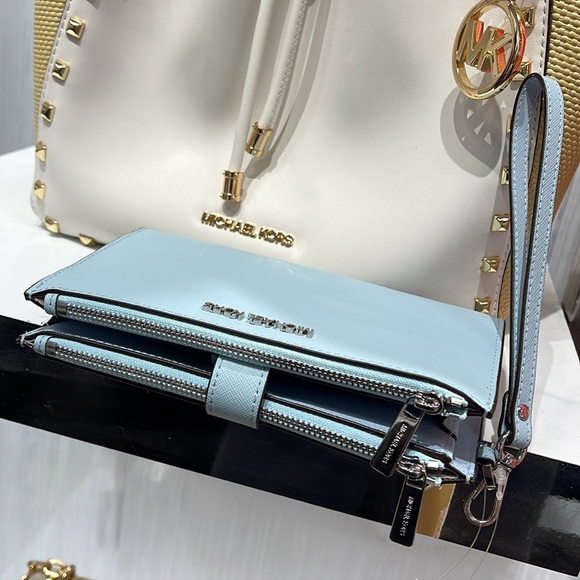 MICHAEL KORS LARGE DOUBLE ZIP WRISTLET WALLET PHONE CASE CLUTCH 
Vista Blue 
NWT - Picture 5 of 16